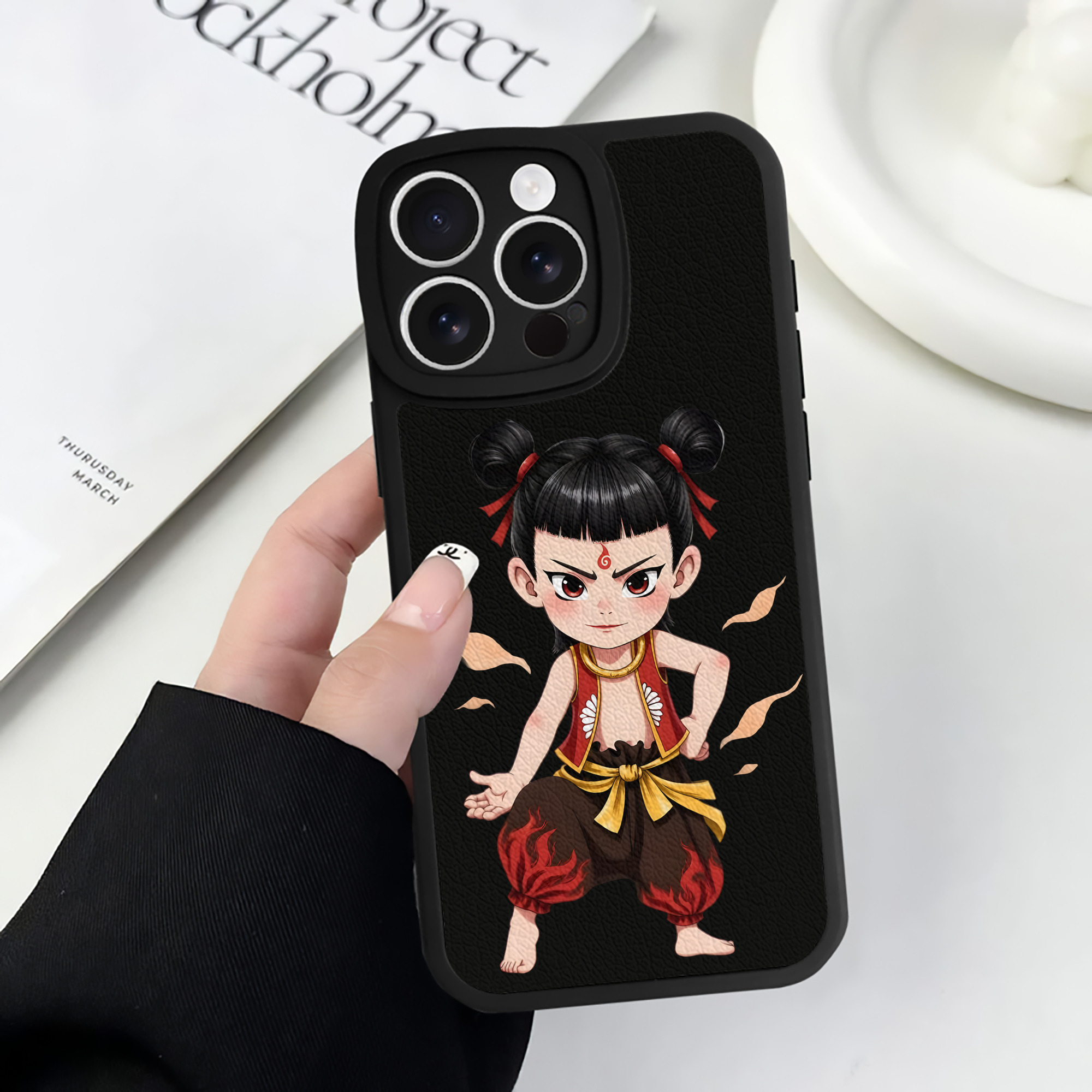 （画像用） Ne Zha 2 ナタ 魔童の大暴れ 【iPhone 16シリーズ対応】シリコンスマホケース（レザー調） 材質：シリコン